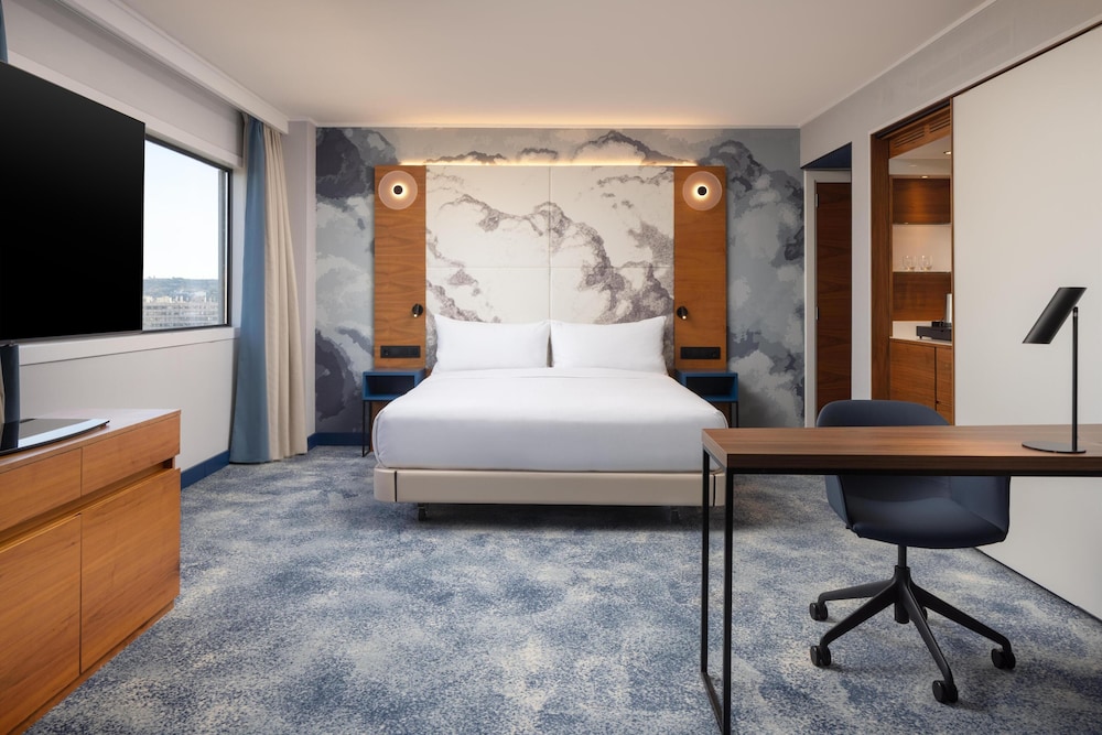 Hilton Barcelona — Hotel rooms in Barcelona, Catalonia