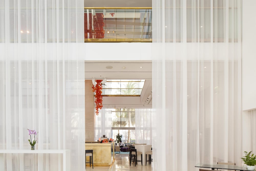 Hilton Barcelona — Restaurant & bars in Barcelona, Catalonia