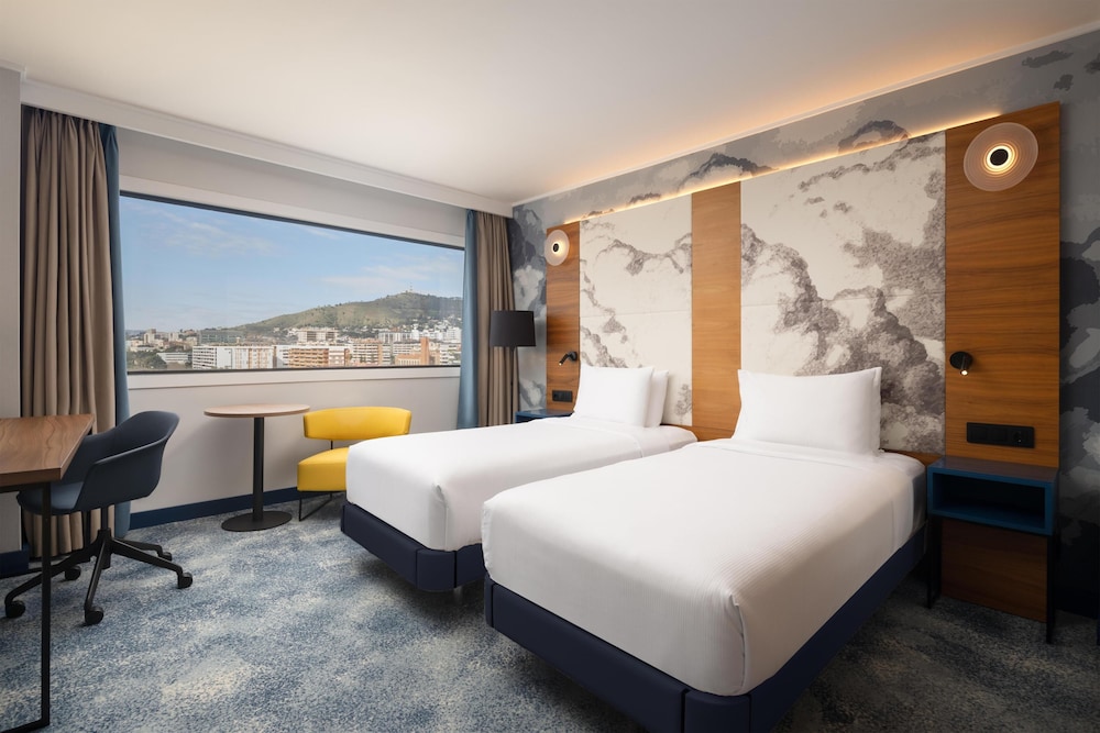 Hilton Barcelona — Hotel rooms in Barcelona, Catalonia