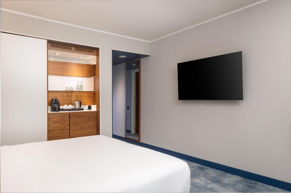 Hilton Barcelona — Hotel rooms in Barcelona, Catalonia