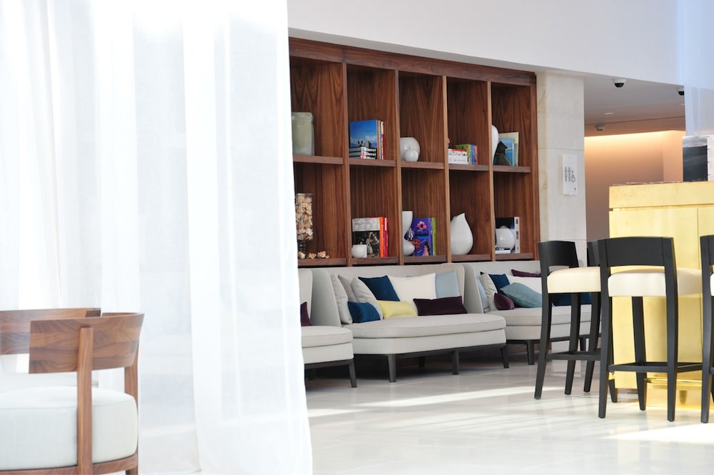 Hilton Barcelona — Restaurant & bars in Barcelona, Catalonia