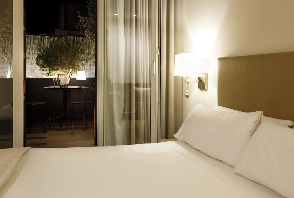 Aparthotel Mariano Cubi Barcelona — Hotel rooms in Barcelona, Catalonia