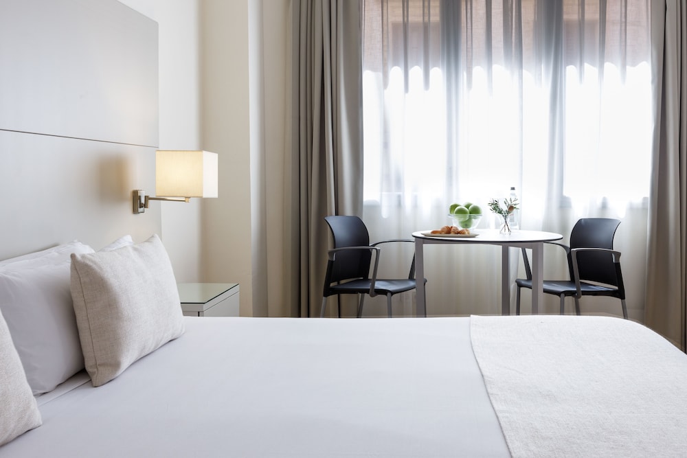 Aparthotel Mariano Cubi Barcelona — Hotel rooms in Barcelona, Catalonia