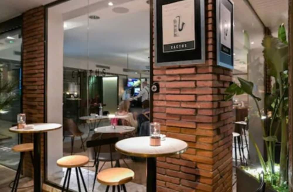 Aparthotel Mariano Cubi Barcelona — Restaurant & bars in Barcelona, Catalonia