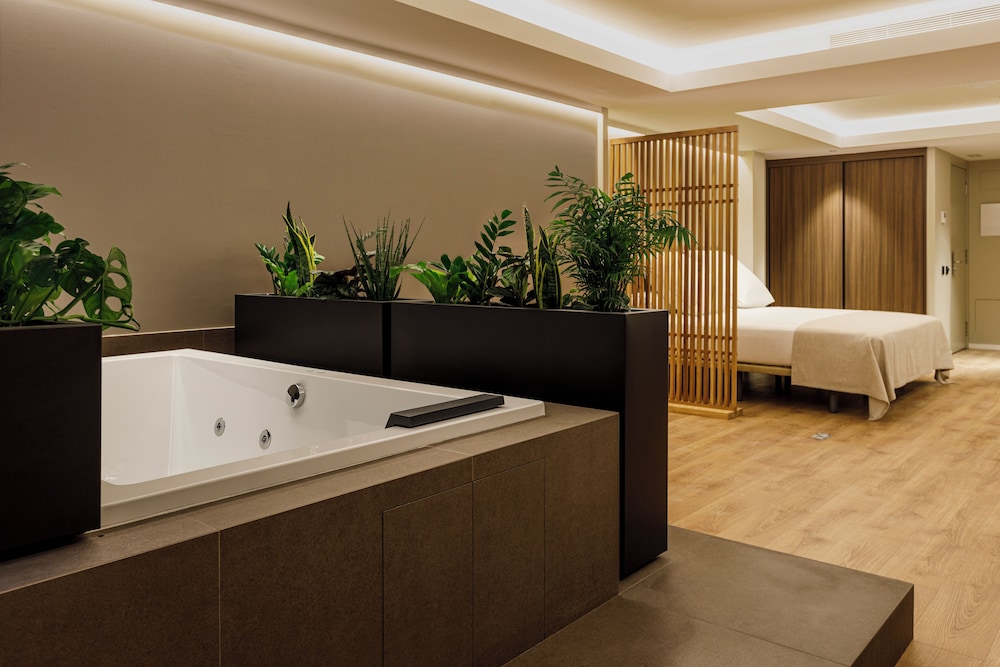 Aparthotel Mariano Cubi Barcelona — Hotel rooms in Barcelona, Catalonia