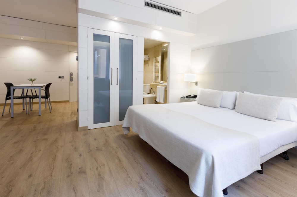 Aparthotel Mariano Cubi Barcelona — Hotel rooms in Barcelona, Catalonia