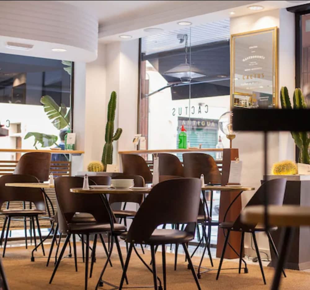 Aparthotel Mariano Cubi Barcelona — Restaurant & bars in Barcelona, Catalonia