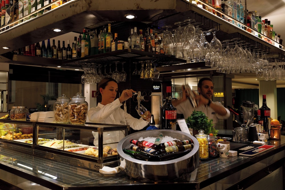 Aparthotel Mariano Cubi Barcelona — Restaurant & bars in Barcelona, Catalonia