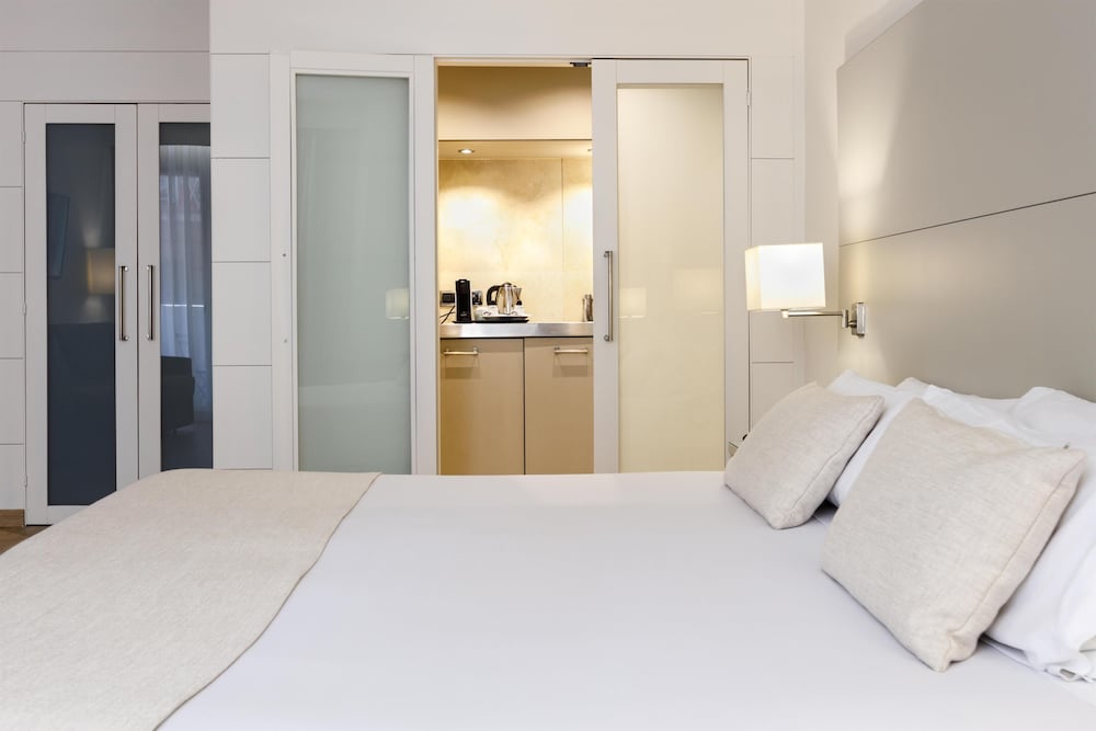 Aparthotel Mariano Cubi Barcelona — Hotel rooms in Barcelona, Catalonia