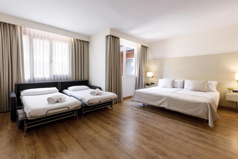 Aparthotel Mariano Cubi Barcelona — Hotel rooms in Barcelona, Catalonia