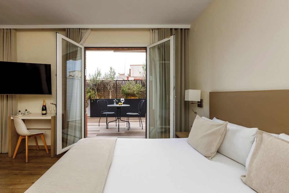 Aparthotel Mariano Cubi Barcelona — Hotel rooms in Barcelona, Catalonia