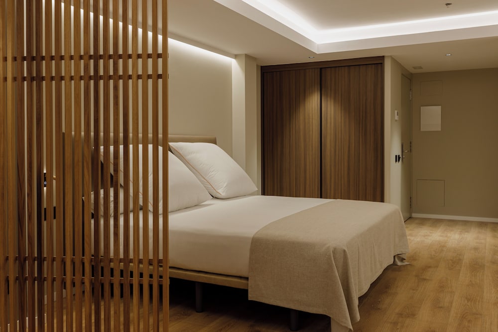 Aparthotel Mariano Cubi Barcelona — Hotel rooms in Barcelona, Catalonia