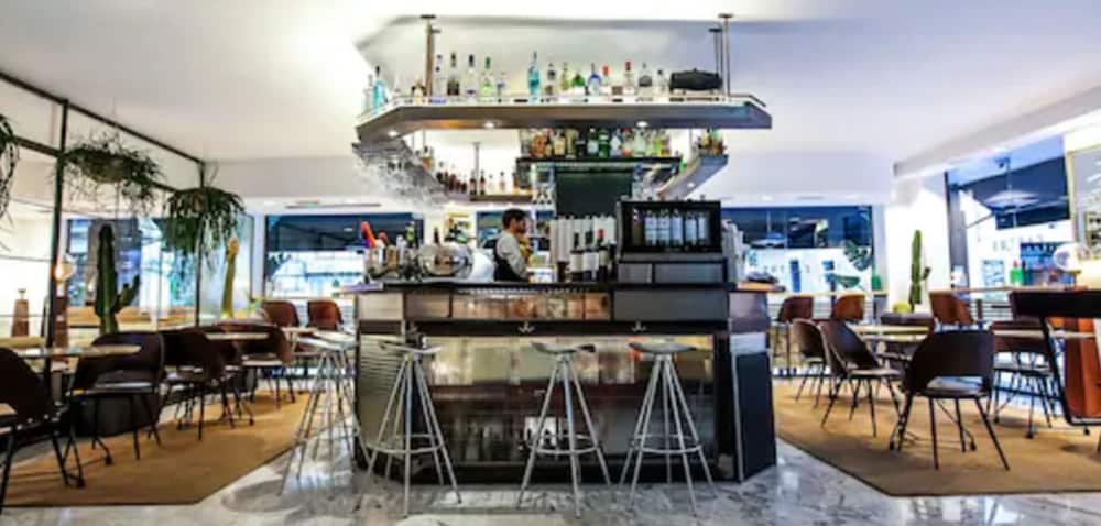 Aparthotel Mariano Cubi Barcelona — Restaurant & bars in Barcelona, Catalonia