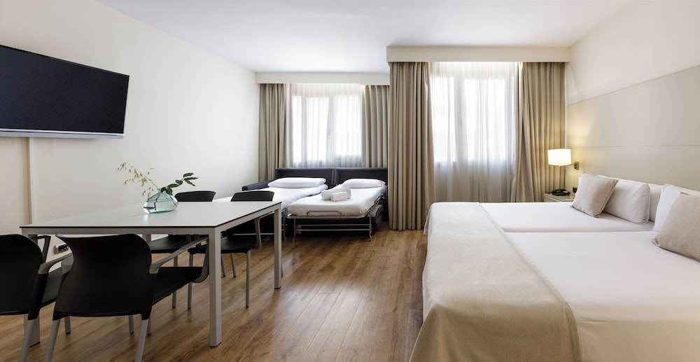 Aparthotel Mariano Cubi Barcelona — Hotel rooms in Barcelona, Catalonia