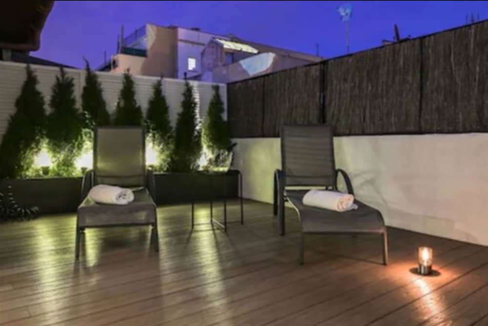 Aparthotel Mariano Cubi Barcelona — Hotel building in Barcelona, Catalonia