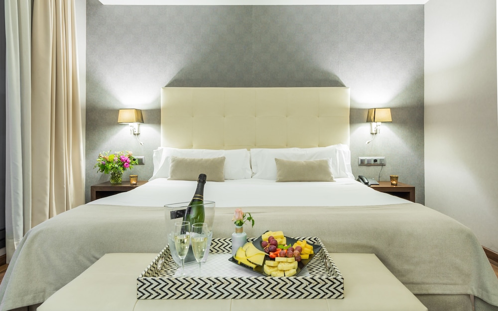 Aparthotel Mariano Cubi Barcelona — Hotel rooms in Barcelona, Catalonia