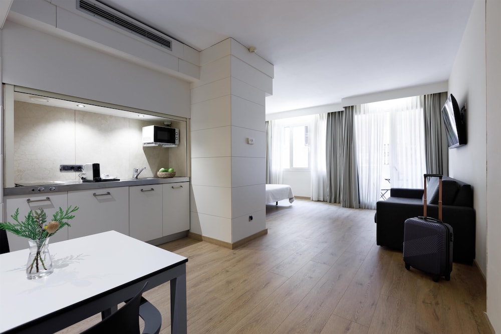 Aparthotel Mariano Cubi Barcelona — Hotel rooms in Barcelona, Catalonia