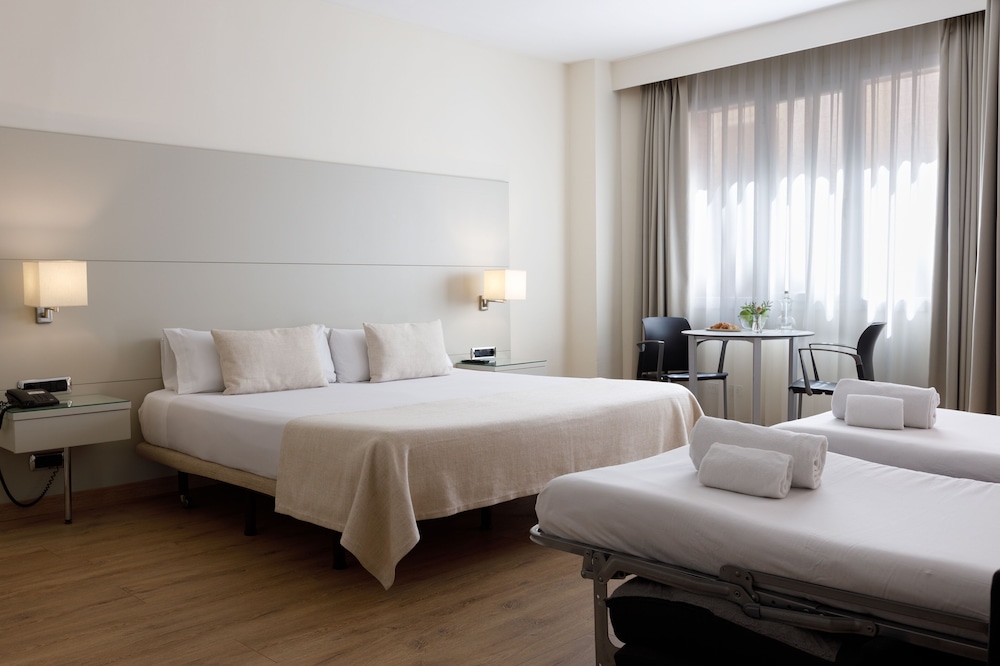 Aparthotel Mariano Cubi Barcelona — Hotel rooms in Barcelona, Catalonia