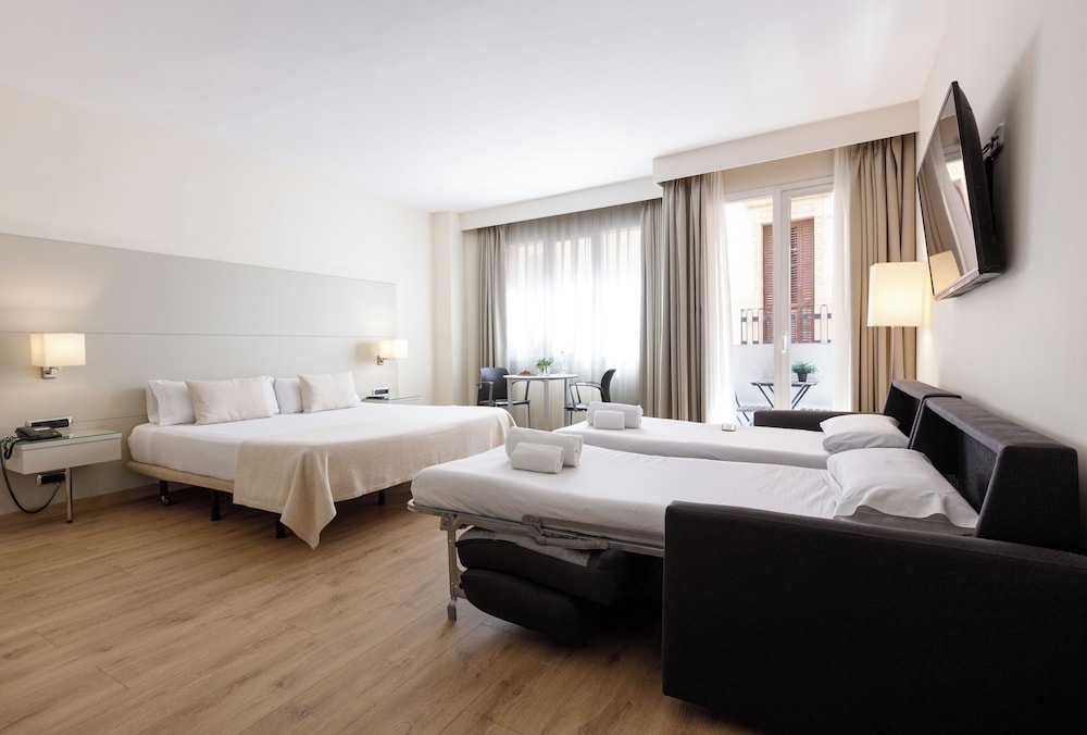 Aparthotel Mariano Cubi Barcelona — Hotel rooms in Barcelona, Catalonia