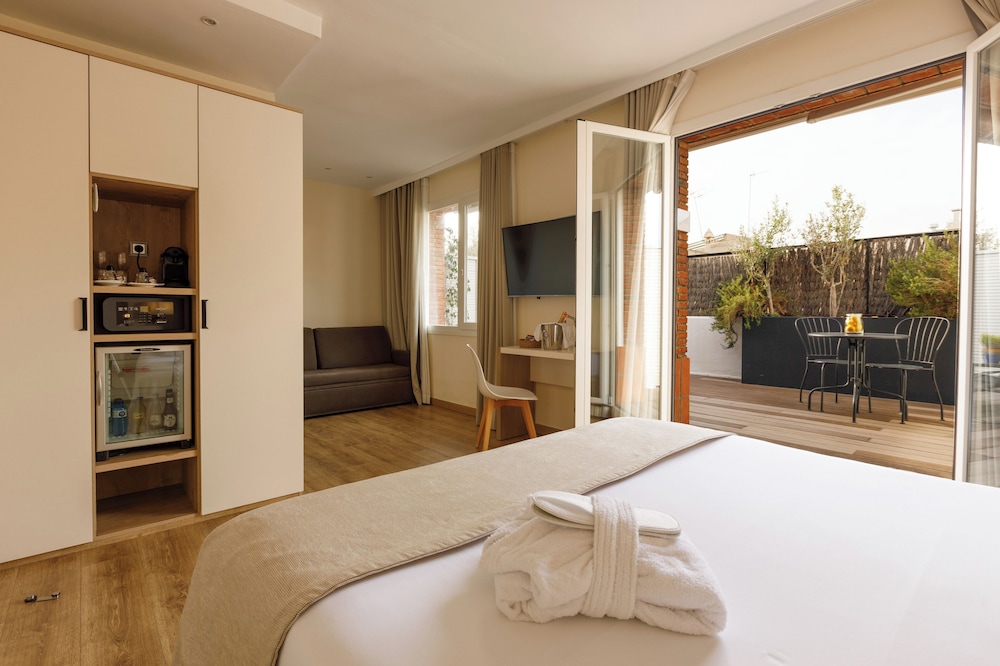 Aparthotel Mariano Cubi Barcelona — Hotel rooms in Barcelona, Catalonia