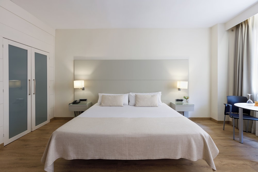 Aparthotel Mariano Cubi Barcelona — Hotel rooms in Barcelona, Catalonia