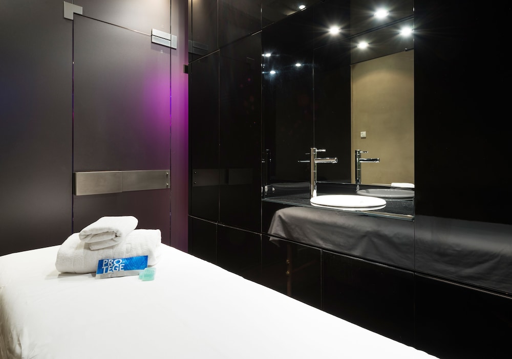 Hotel Barcelona Condal Mar Affiliated by Meliá — Hotel rooms in Barcelona, Catalonia