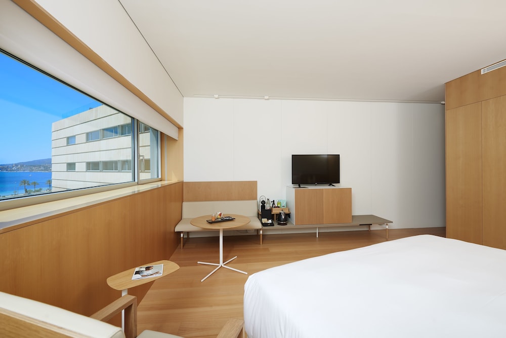 Melia Palma Bay — Hotel rooms in Palma de Mallorca, Balearic Islands
