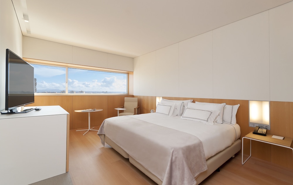Melia Palma Bay — Hotel rooms in Palma de Mallorca, Balearic Islands