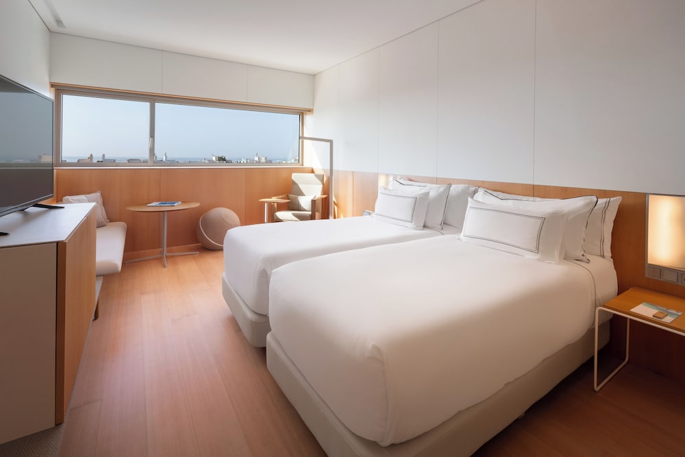 Melia Palma Bay — Hotel rooms in Palma de Mallorca, Balearic Islands