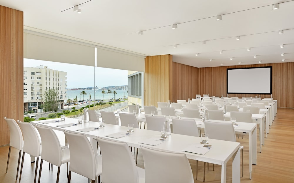 Melia Palma Bay — Restaurant & bars in Palma de Mallorca, Balearic Islands