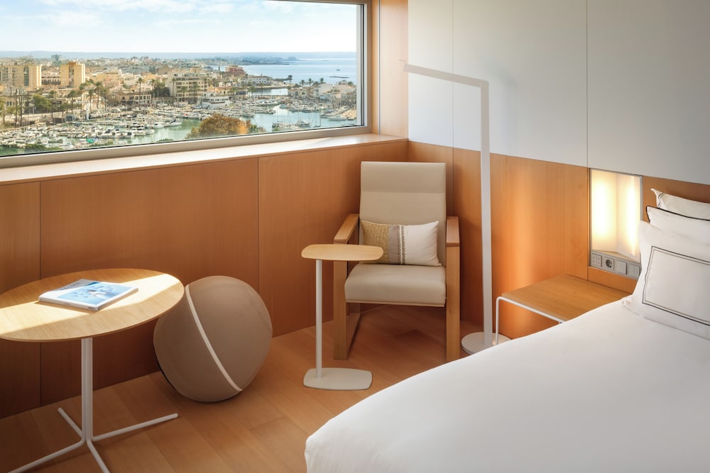 Melia Palma Bay — Hotel rooms in Palma de Mallorca, Balearic Islands