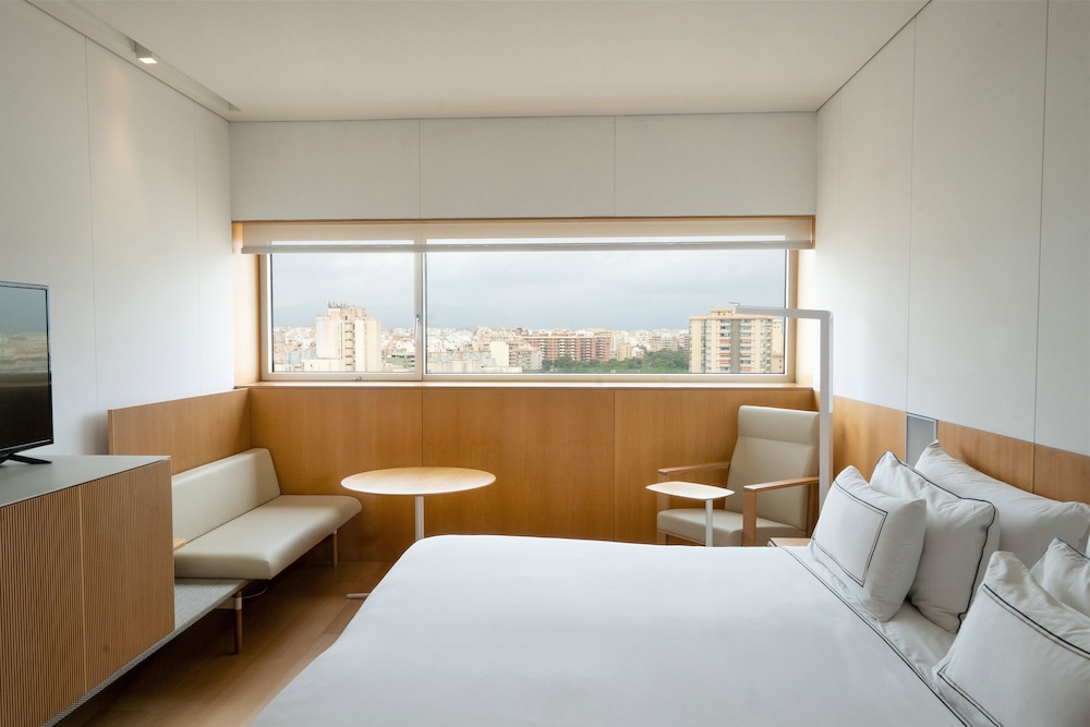 Melia Palma Bay — Hotel rooms in Palma de Mallorca, Balearic Islands