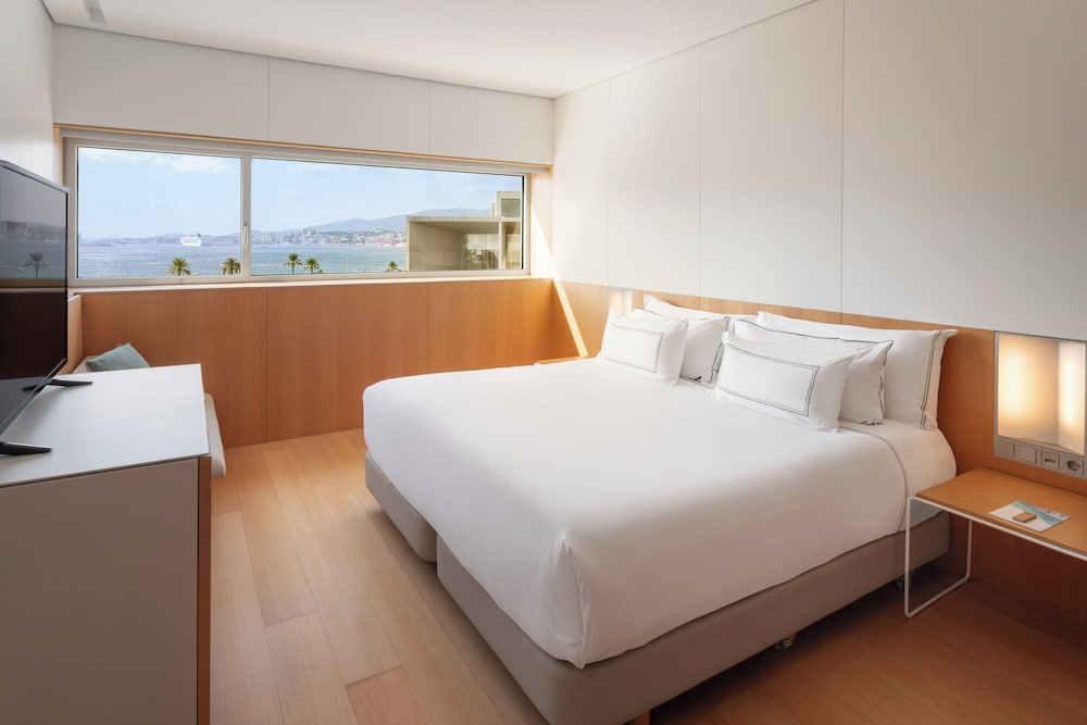 Melia Palma Bay — Hotel rooms in Palma de Mallorca, Balearic Islands