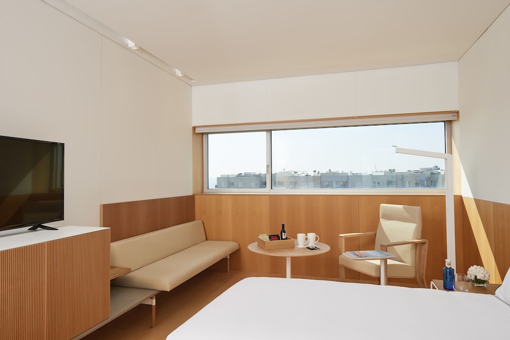 Melia Palma Bay — Hotel rooms in Palma de Mallorca, Balearic Islands