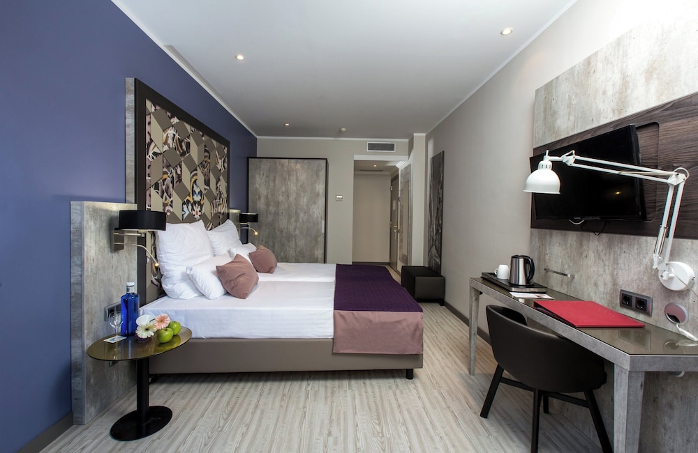 Leonardo Hotel Barcelona Las Ramblas — Hotel rooms in Barcelona, Catalonia