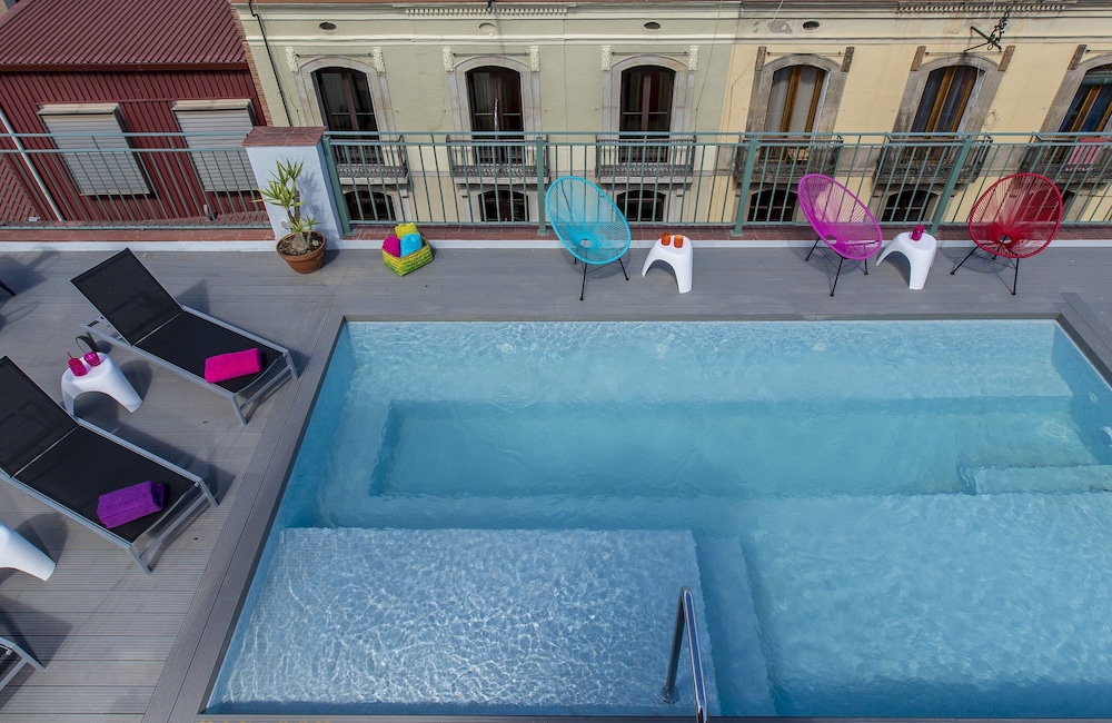 Leonardo Hotel Barcelona Las Ramblas — Swimming pool in Barcelona, Catalonia