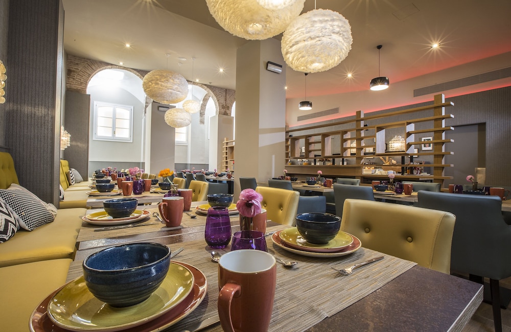 Leonardo Hotel Barcelona Las Ramblas — Restaurant & bars in Barcelona, Catalonia