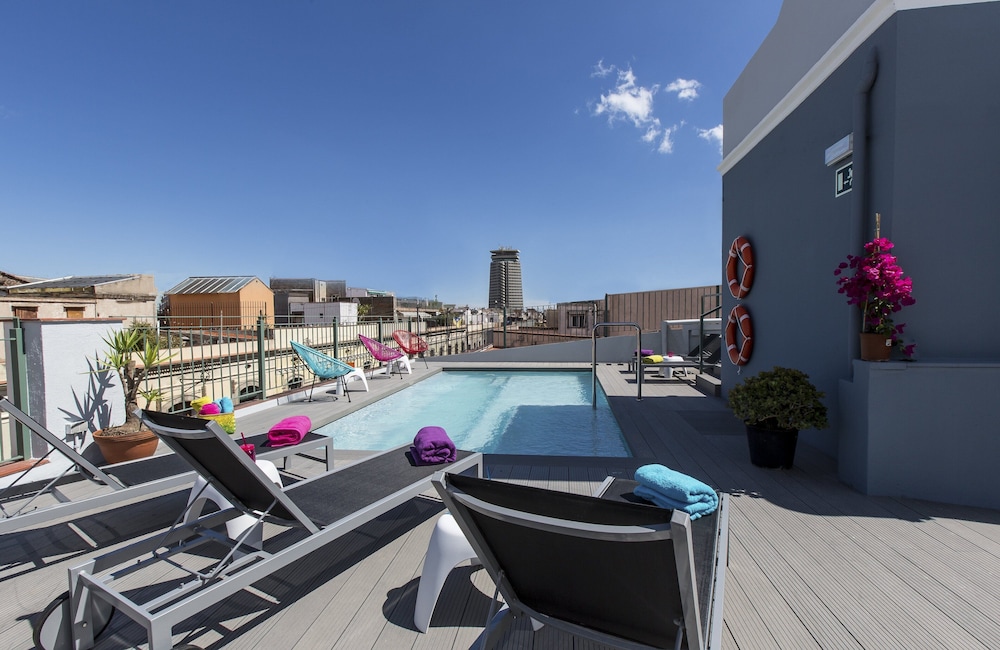Leonardo Hotel Barcelona Las Ramblas — Swimming pool in Barcelona, Catalonia
