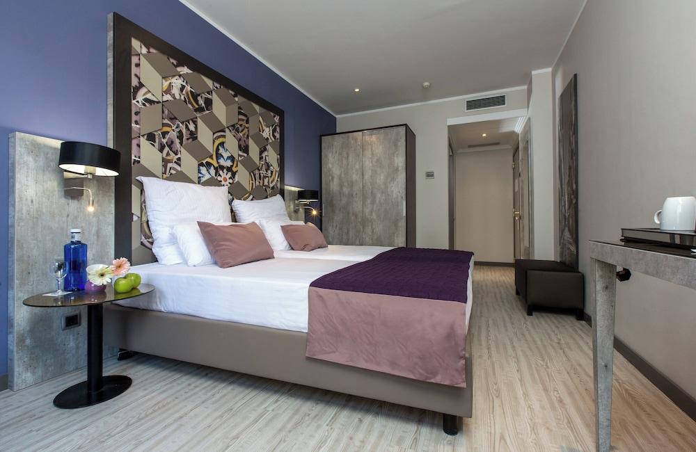 Leonardo Hotel Barcelona Las Ramblas — Hotel rooms in Barcelona, Catalonia