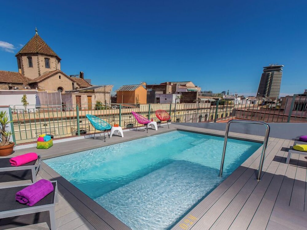 Leonardo Hotel Barcelona Las Ramblas — Swimming pool in Barcelona, Catalonia