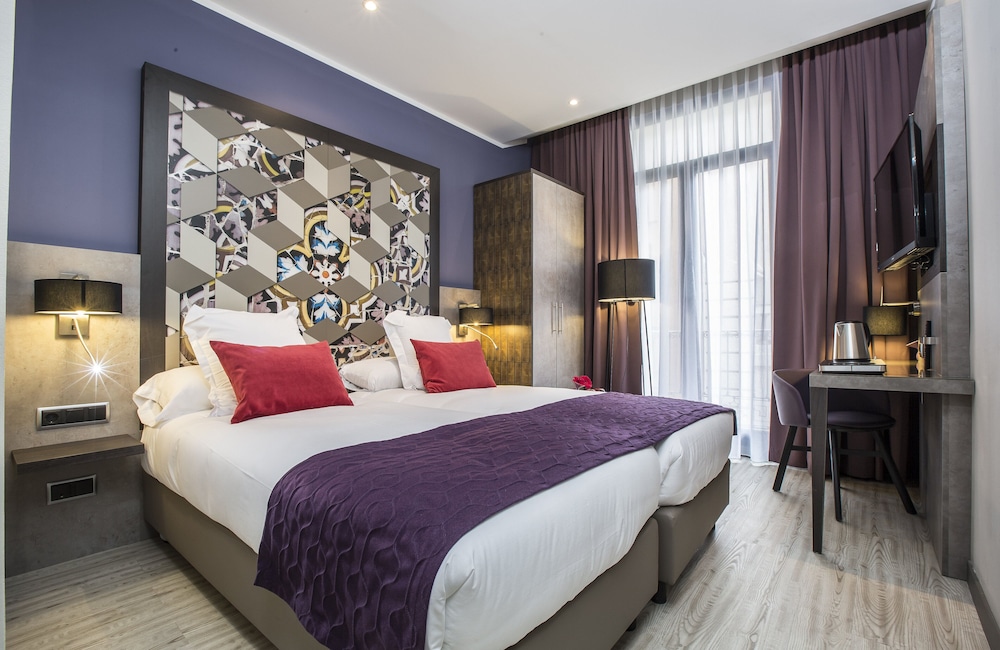 Leonardo Hotel Barcelona Las Ramblas — Hotel rooms in Barcelona, Catalonia