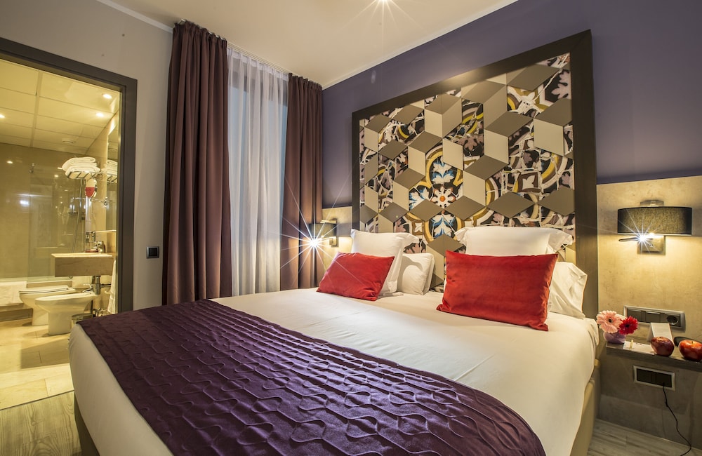 Leonardo Hotel Barcelona Las Ramblas — Hotel rooms in Barcelona, Catalonia