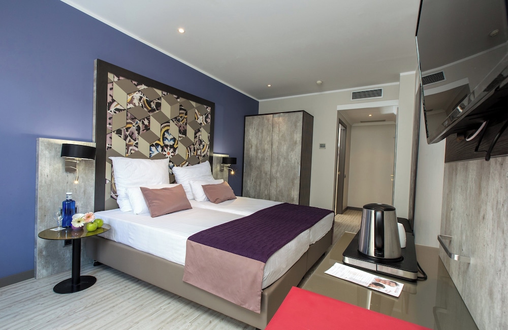 Leonardo Hotel Barcelona Las Ramblas — Hotel rooms in Barcelona, Catalonia