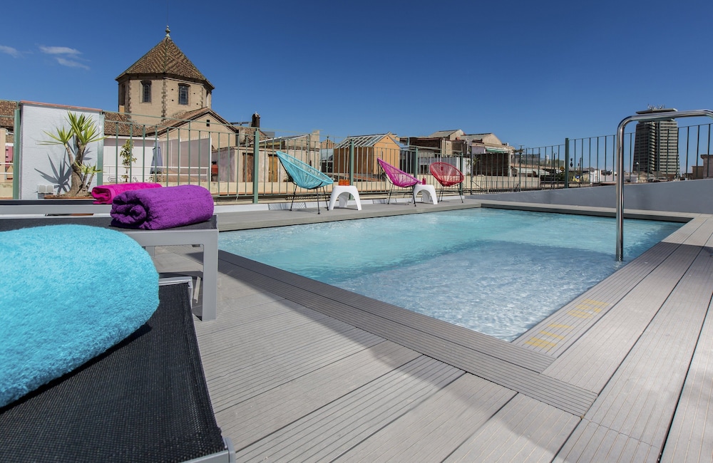 Leonardo Hotel Barcelona Las Ramblas — Swimming pool in Barcelona, Catalonia