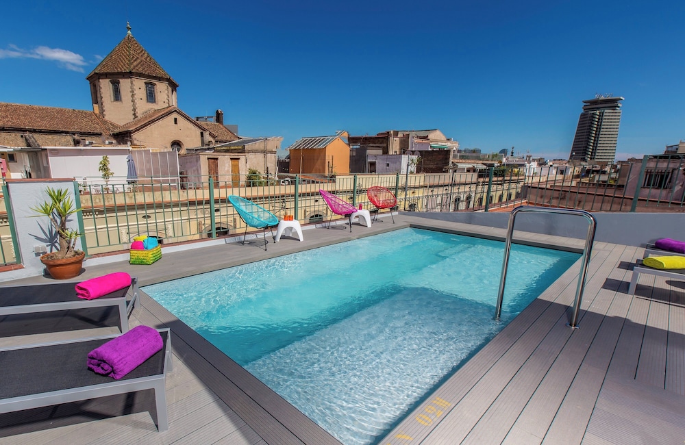 Leonardo Hotel Barcelona Las Ramblas — Swimming pool in Barcelona, Catalonia