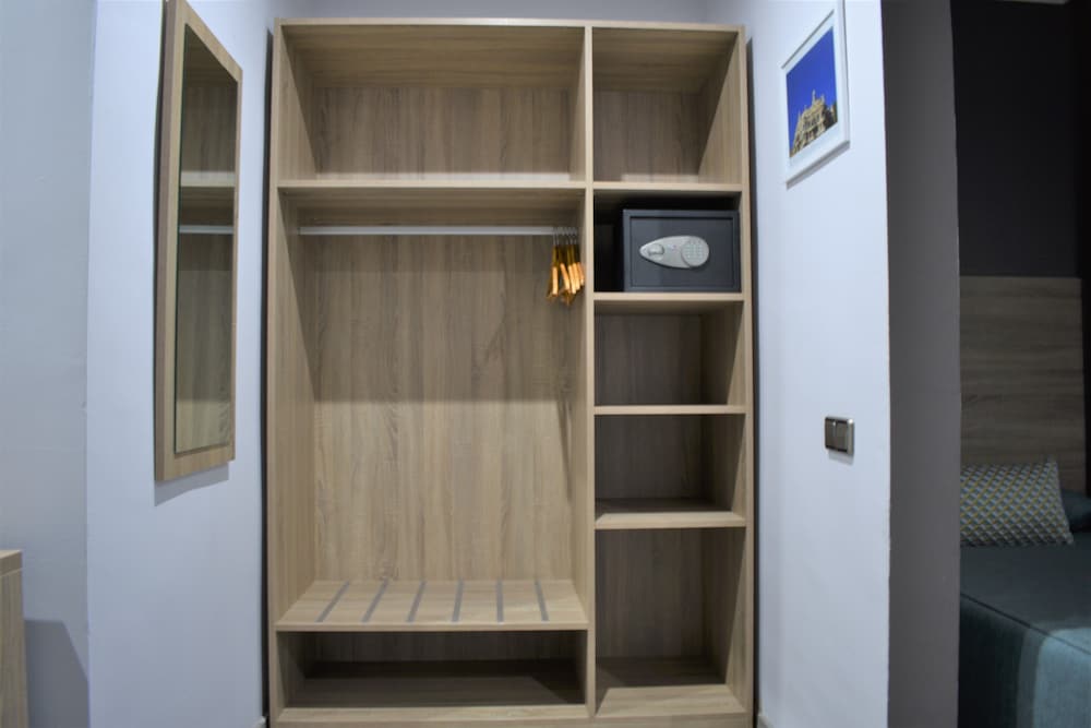 Ramblas Barcelona — Hotel rooms in Barcelona, Catalonia