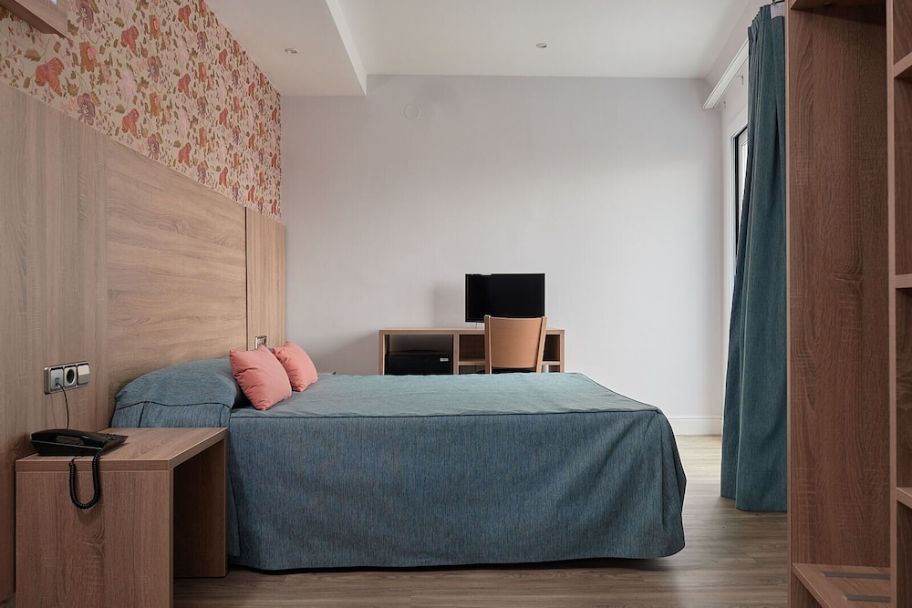 Ramblas Barcelona — Hotel rooms in Barcelona, Catalonia