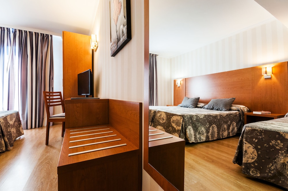 Ramblas Barcelona — Hotel rooms in Barcelona, Catalonia