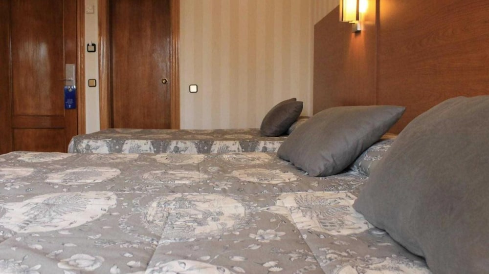 Ramblas Barcelona — Hotel rooms in Barcelona, Catalonia