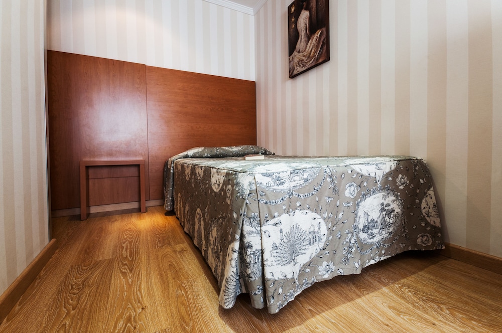 Ramblas Barcelona — Hotel rooms in Barcelona, Catalonia
